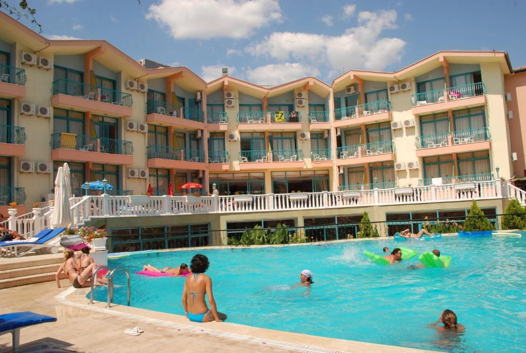 Clover Magic Park Side Hotel Екстериор снимка